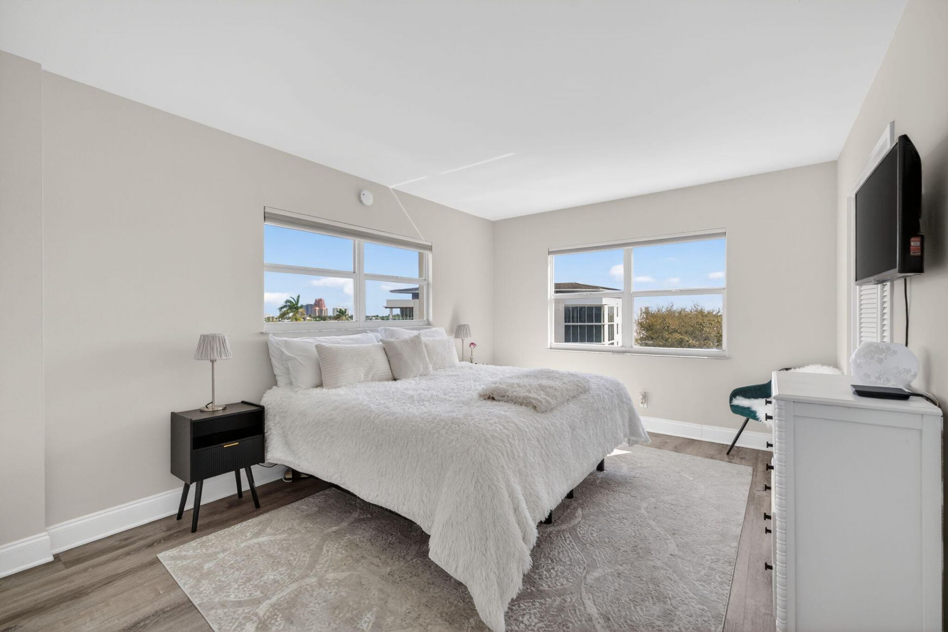 2555 NE 11th Street, Unit 609, Fort Lauderdale, FL 33304 Photo