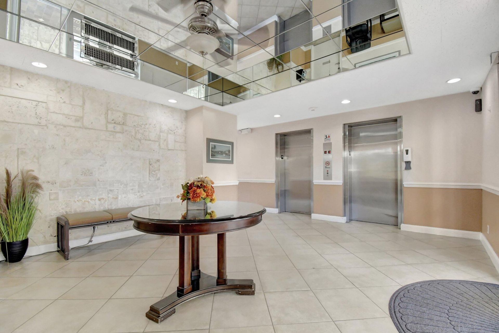 2555 NE 11th Street, Unit 609, Fort Lauderdale, FL 33304 Photo