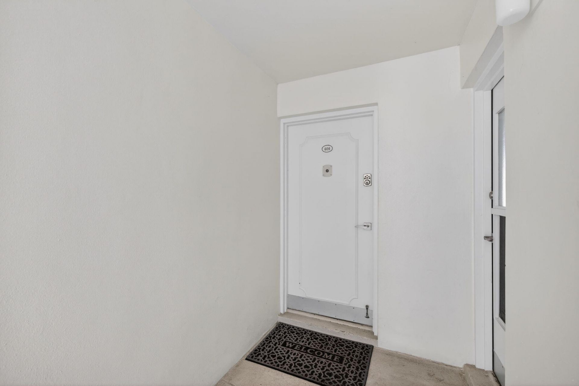 2555 NE 11th Street, Unit 609, Fort Lauderdale, FL 33304 Photo