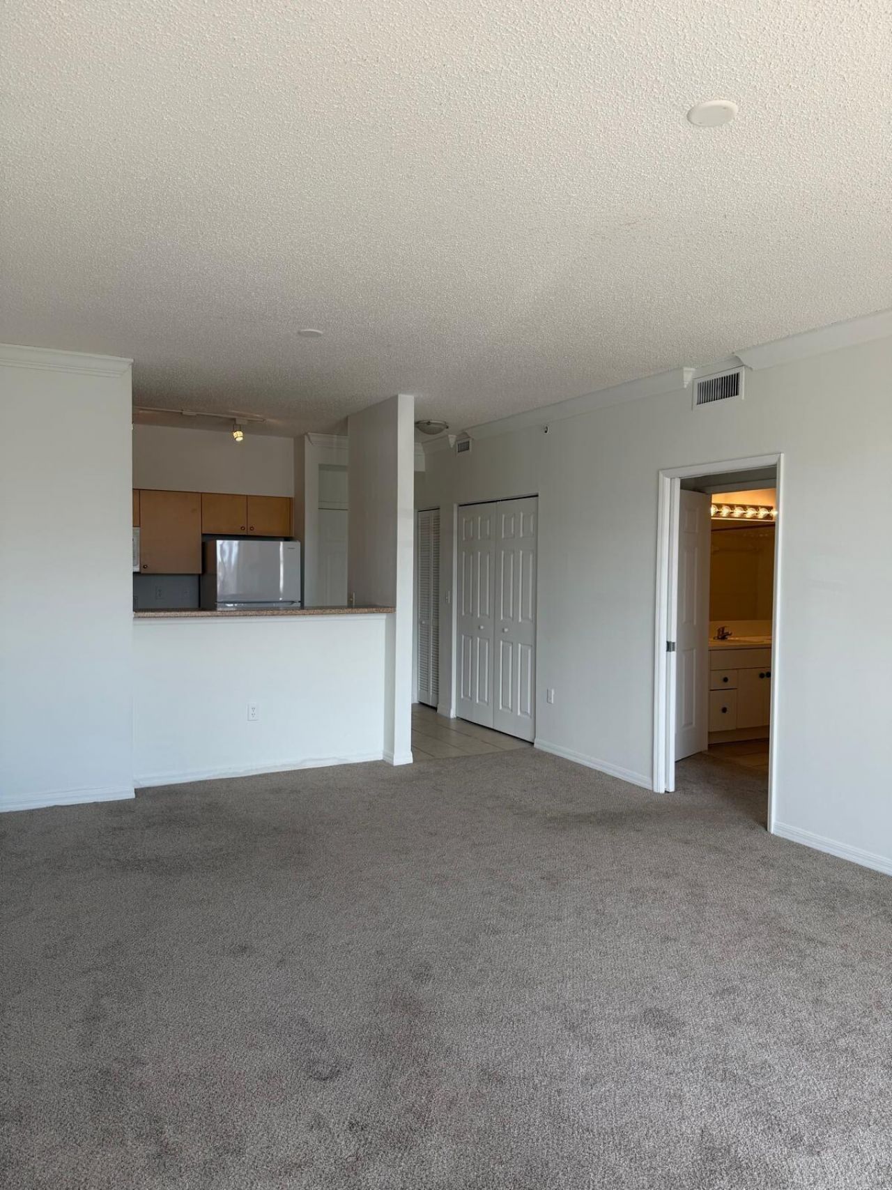 616 Clearwater Park Road, Unit 407, West Palm Beach, FL 33401 Photo