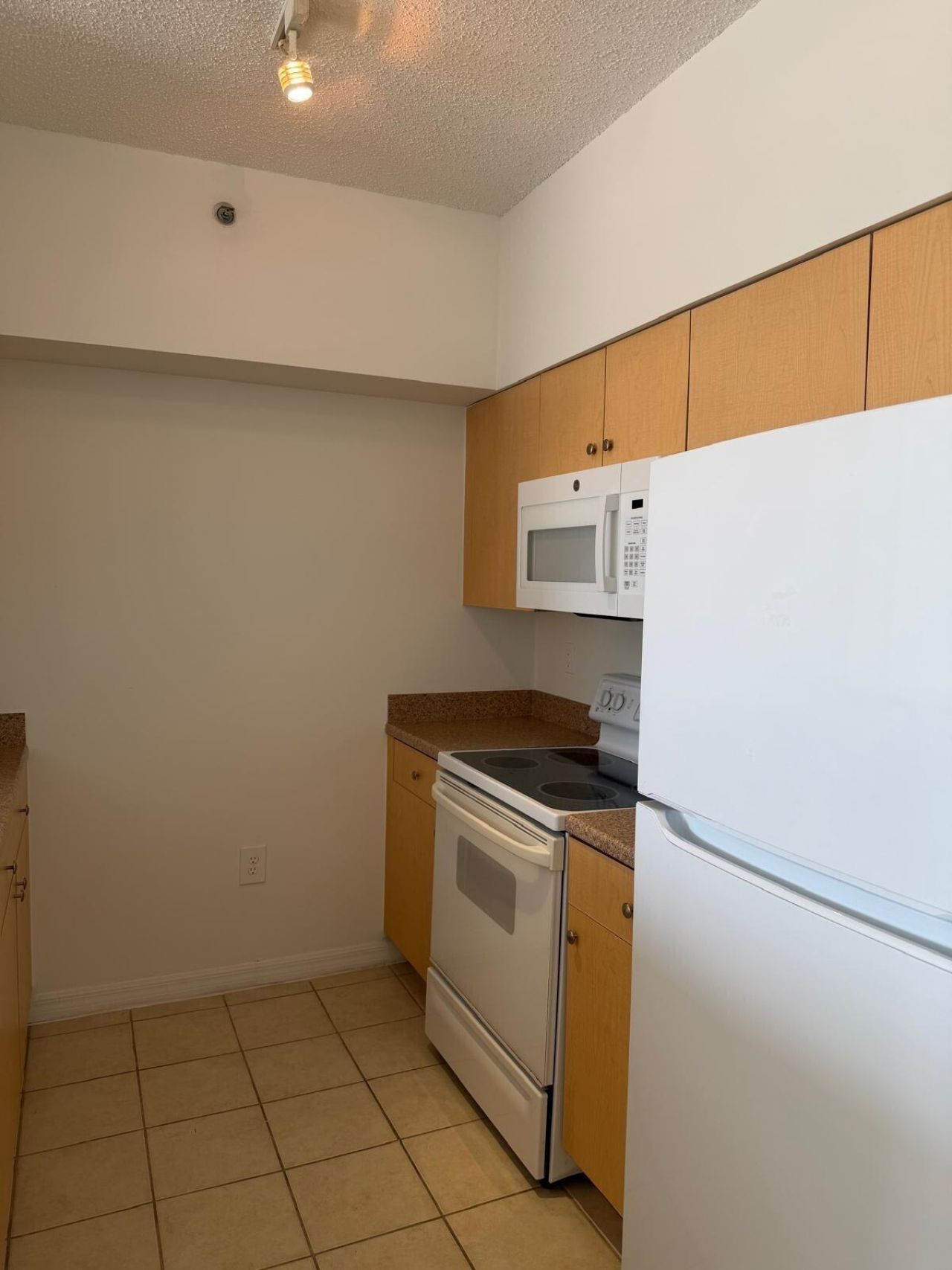 616 Clearwater Park Road, Unit 407, West Palm Beach, FL 33401 Photo