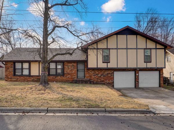 3839 N Stewart Avenue, Springfield, MO 65803