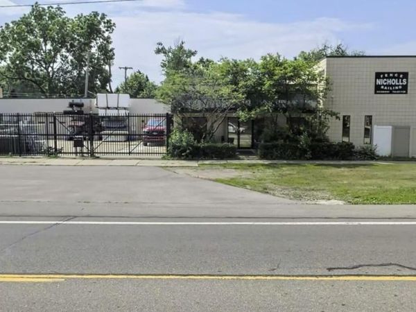 26835 Seven Mile W, Redford, MI 48240