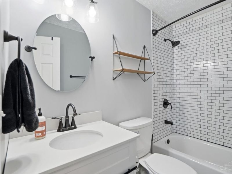 364 Mollie Drive, Hamilton, OH 45013 Photo 8