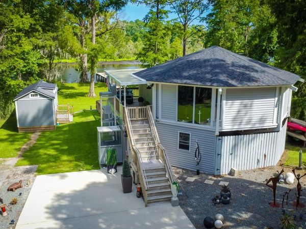 210 Gangplank Road , New Bern, NC 28562