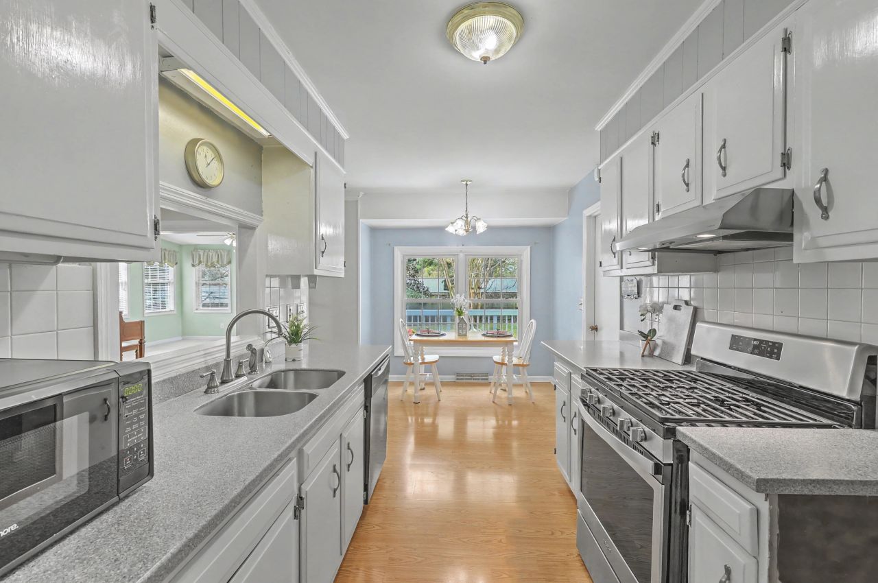 8465 Yorkshire Lane Photo 13