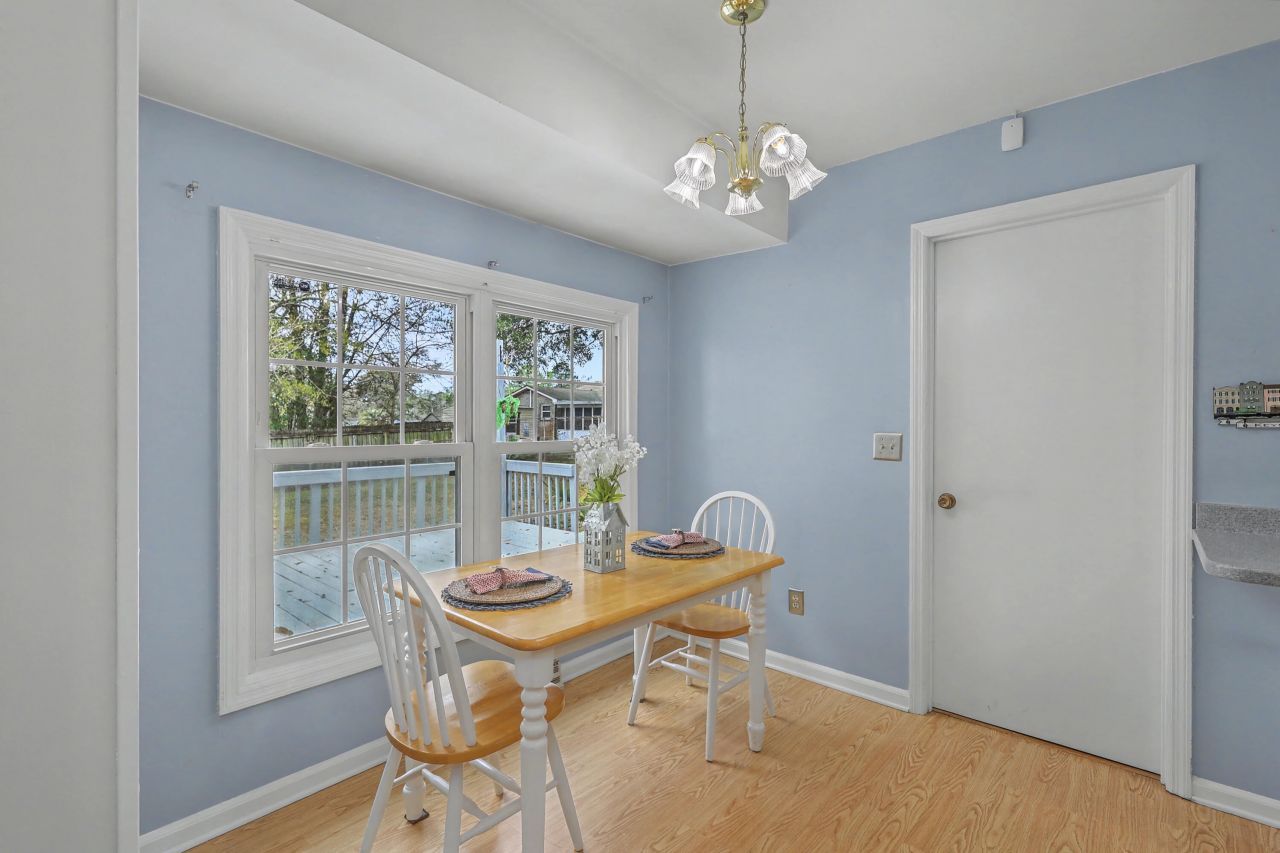 8465 Yorkshire Lane Photo 14