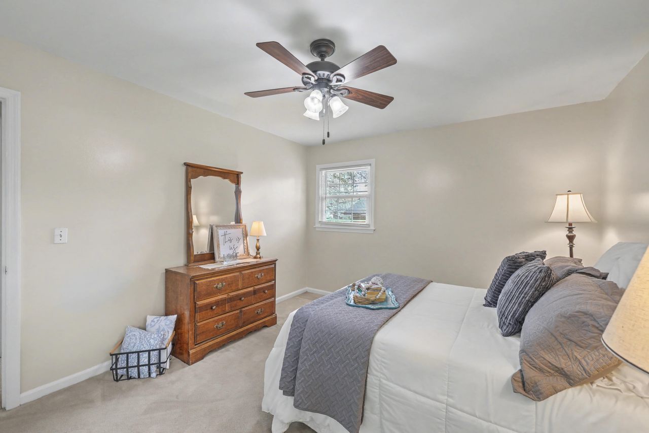 8465 Yorkshire Lane Photo 20