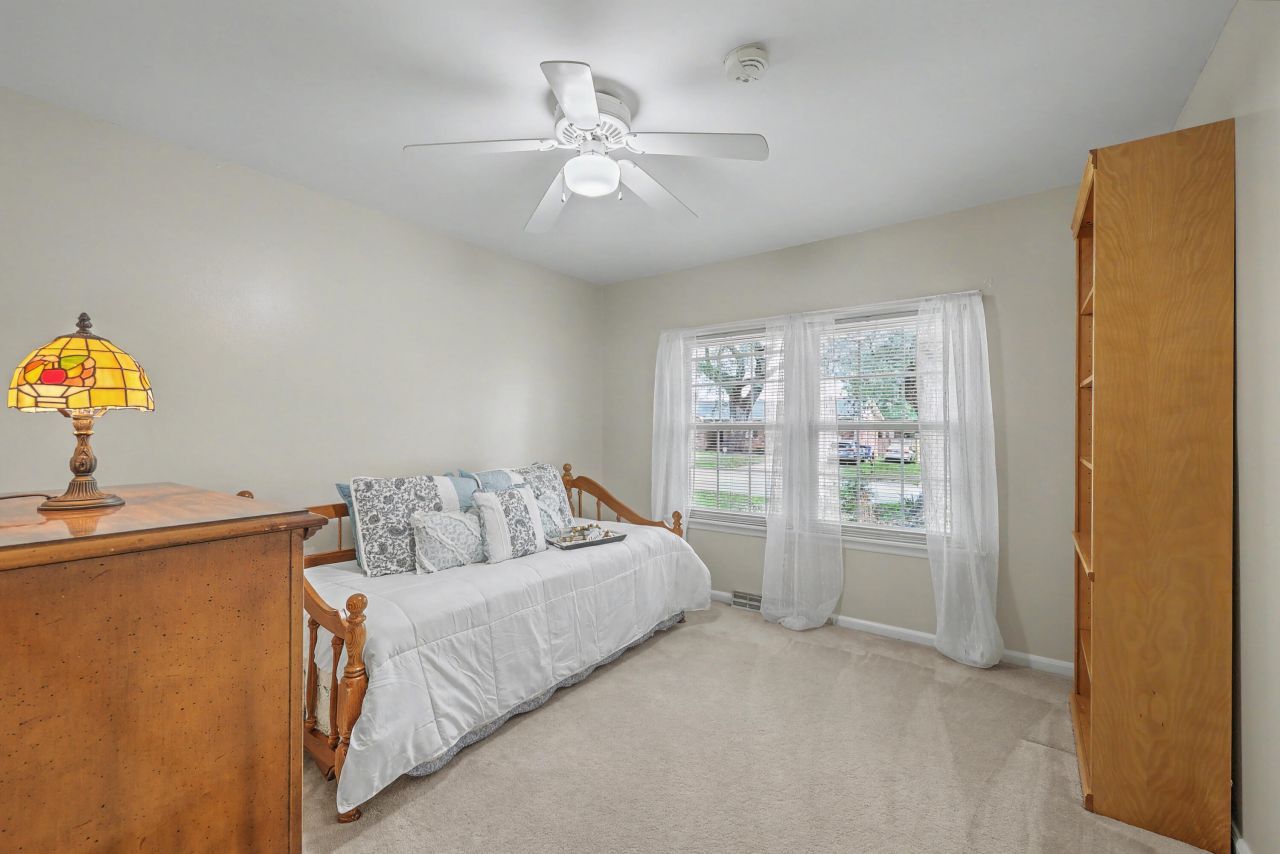 8465 Yorkshire Lane Photo 25