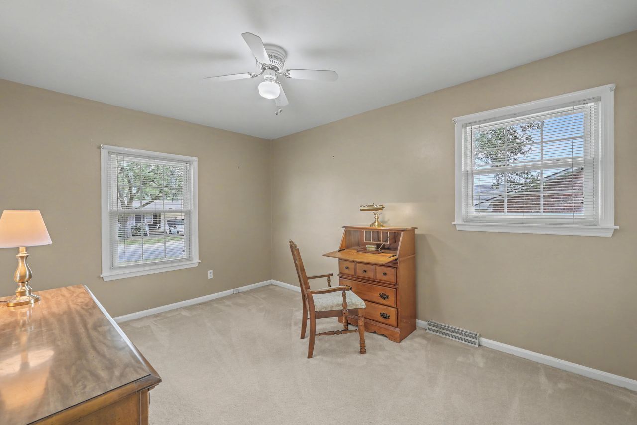 8465 Yorkshire Lane Photo 26