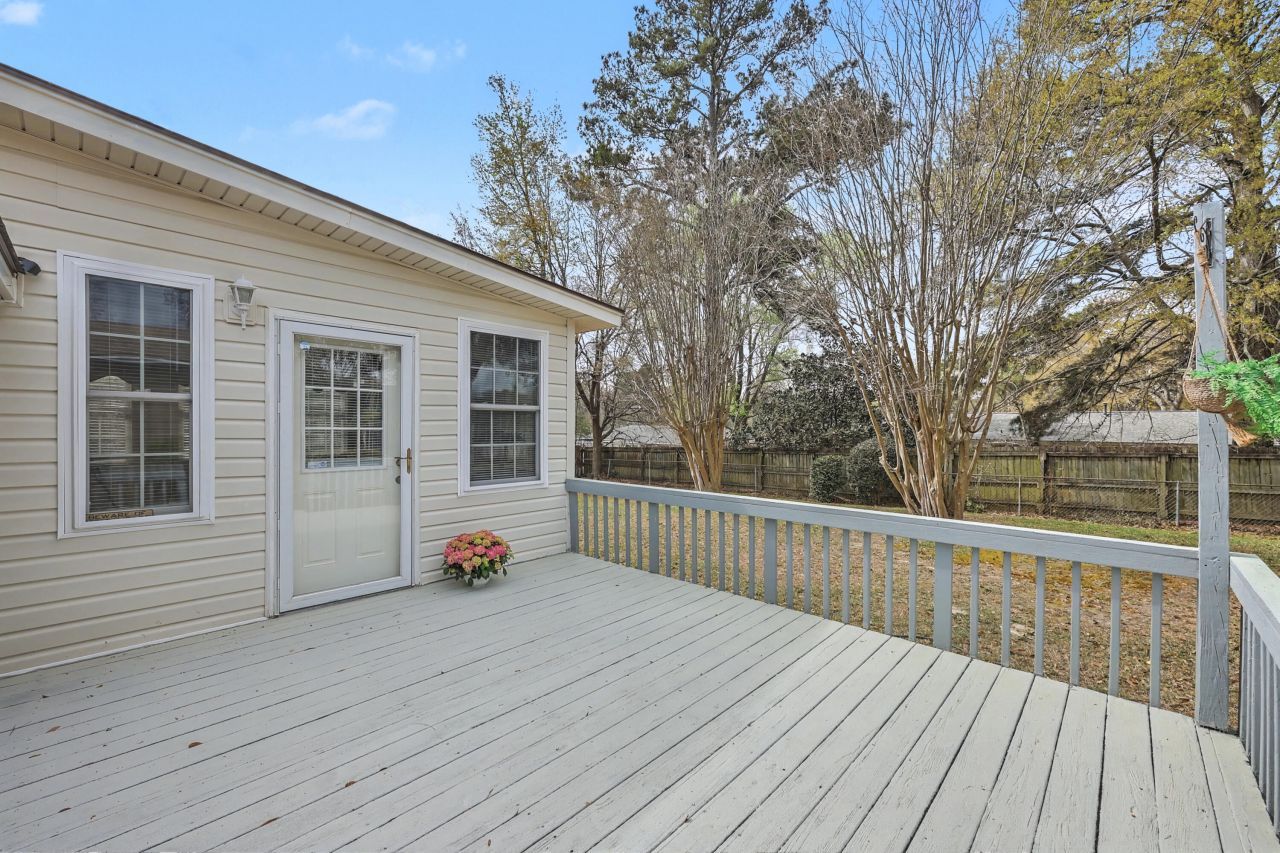 8465 Yorkshire Lane Photo 30