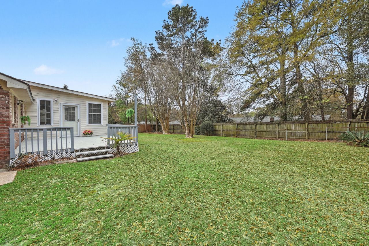 8465 Yorkshire Lane Photo 31