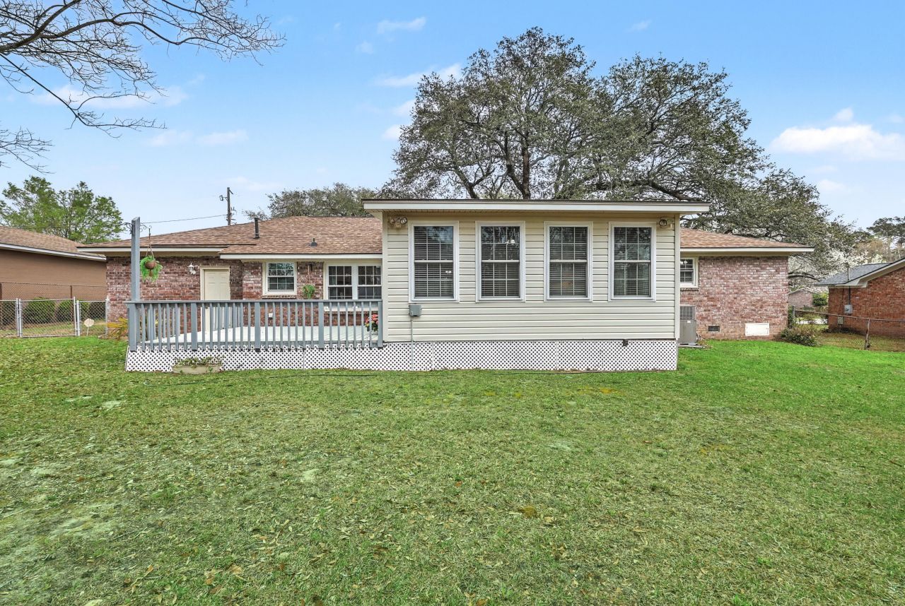 8465 Yorkshire Lane Photo 33