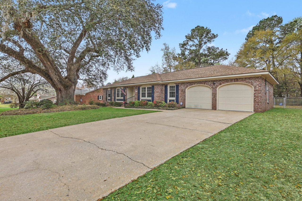 8465 Yorkshire Lane Photo 4