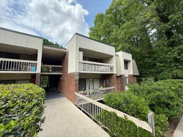 500 Umstead Drive, Unit 208, Chapel Hill, NC 27516