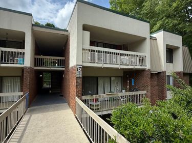 500 Umstead Drive, Unit 208, Chapel Hill, NC 27516