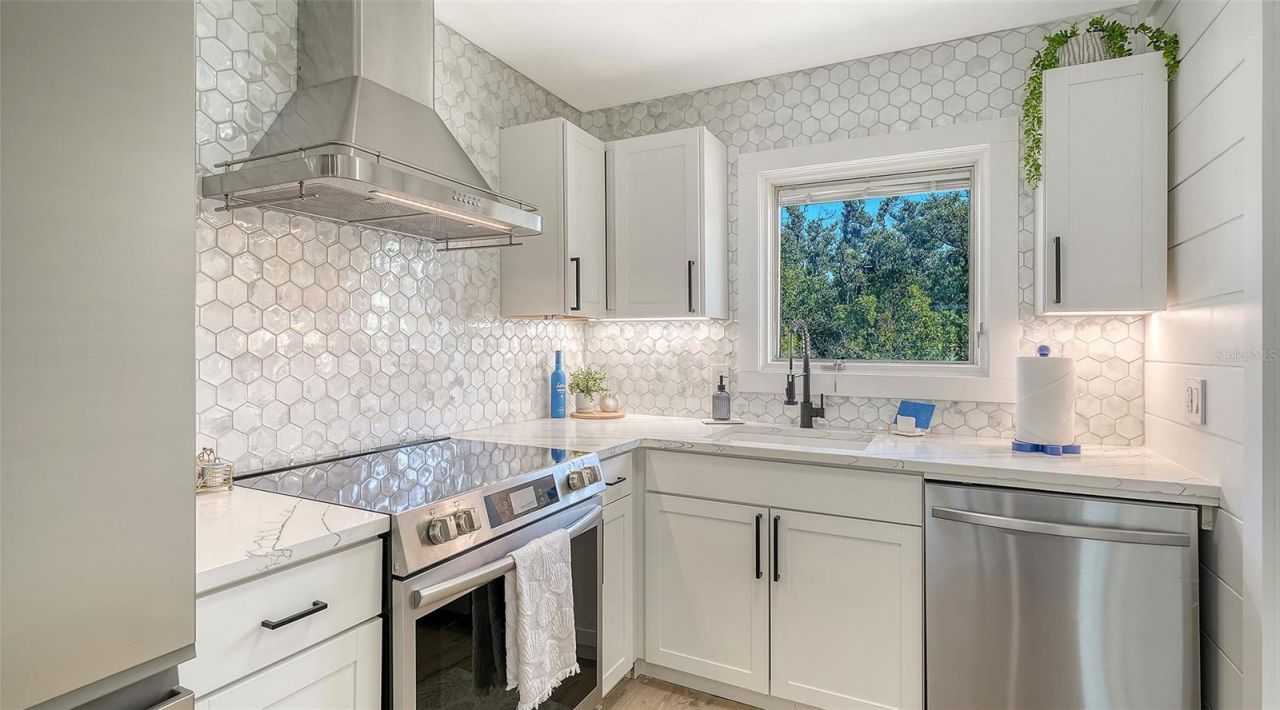 729 Saint Judes Drive S, Unit 3, Longboat Key, FL 34228 Photo