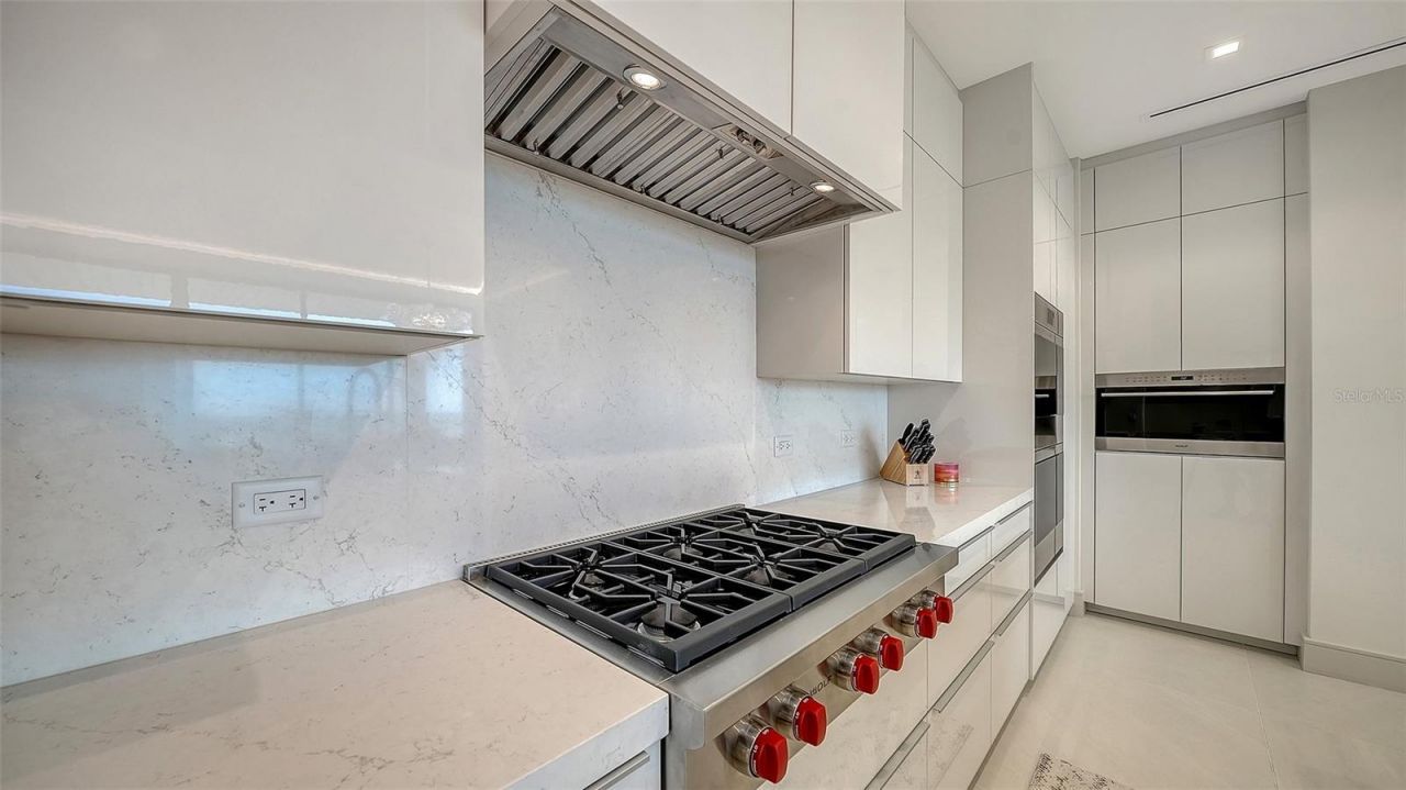 1581 Gulf Of Mexico Drive, Unit 406, Longboat Key, FL 34228 Photo