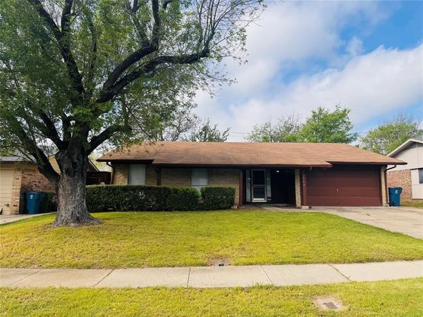 164 Price Drive, Lewisville, TX 75067