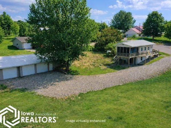 6043 N Lakeshore Drive, Brooklyn, IA 52211