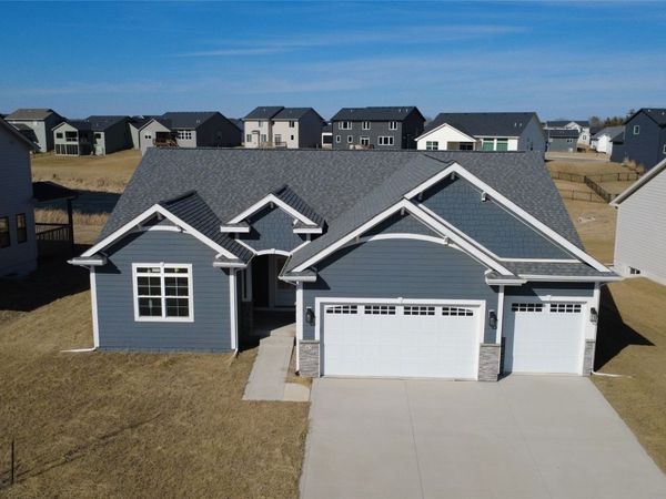 45 NW Alderleaf Drive, Waukee, IA 50263
