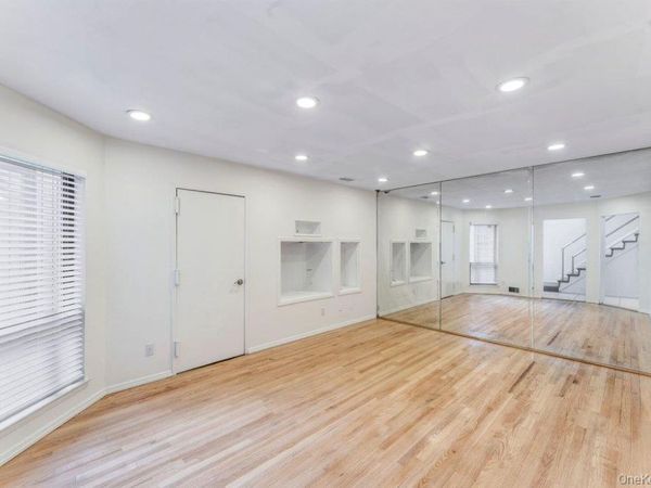 124 Foxwood Drive, Jericho, NY 11753