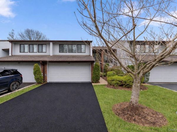 124 Foxwood Drive, Jericho, NY 11753