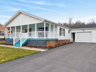 4272 Canalside Dr, Palmyra, NY 14522