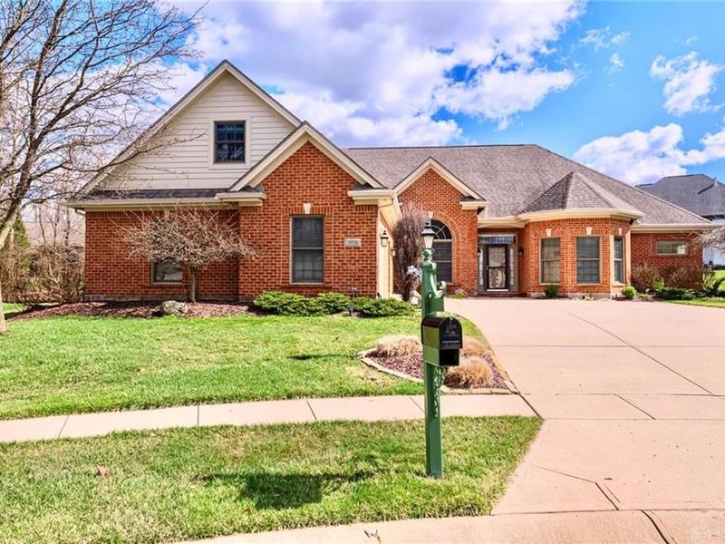 3938 Liam Court, Bellbrook, OH 45305 Photo 2