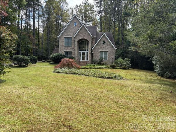 27 Mountain Lake Drive , Hendersonville, NC 28739