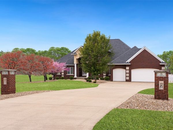 4601 Plumberry Road , Ely, IA 52227