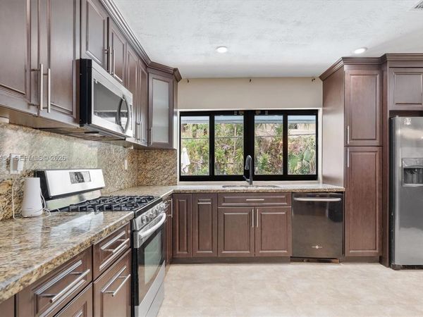 2805 E Lexington Dr, Miramar, FL 33025