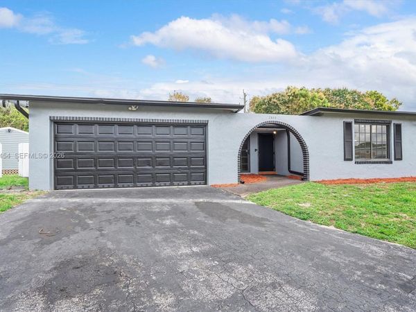 2805 E Lexington Dr, Miramar, FL 33025