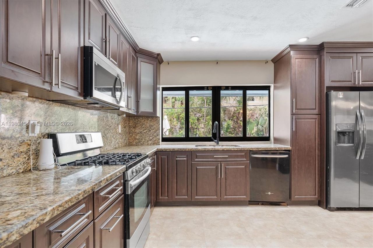 2805 E Lexington Dr, Miramar, FL 33025 Photo