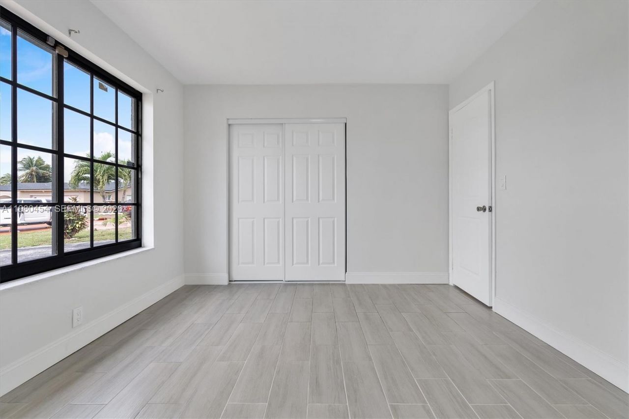 2805 E Lexington Dr, Miramar, FL 33025 Photo