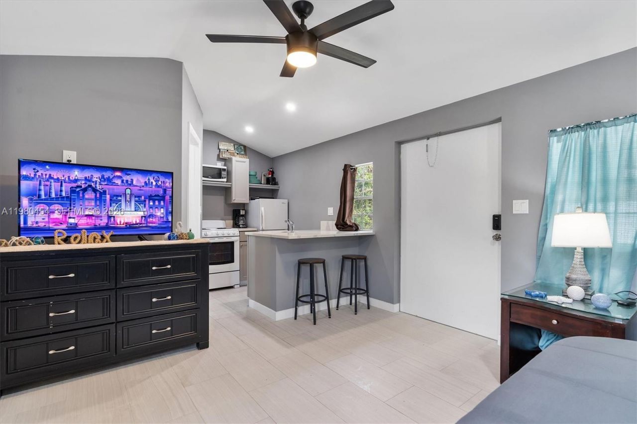 2805 E Lexington Dr, Miramar, FL 33025 Photo