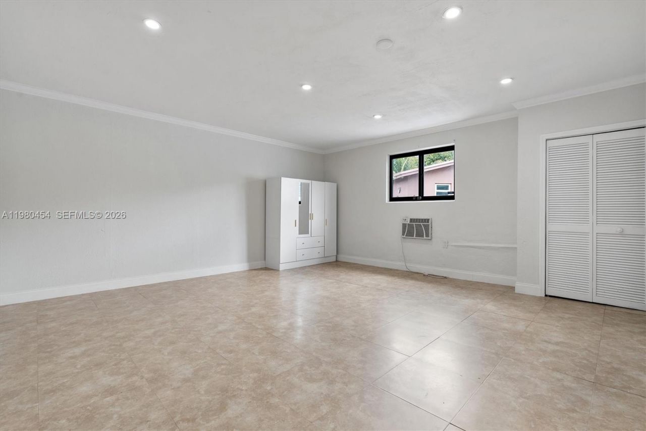 2805 E Lexington Dr, Miramar, FL 33025 Photo