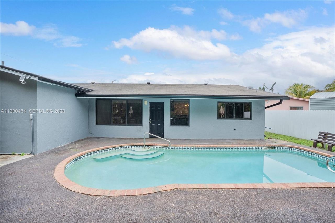 2805 E Lexington Dr, Miramar, FL 33025 Photo