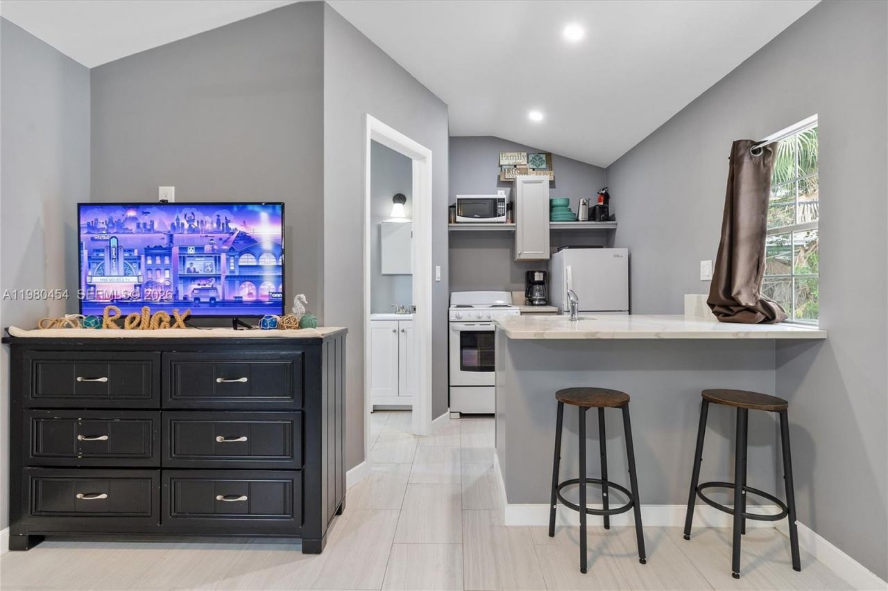 2805 E Lexington Dr, Miramar, FL 33025 Photo