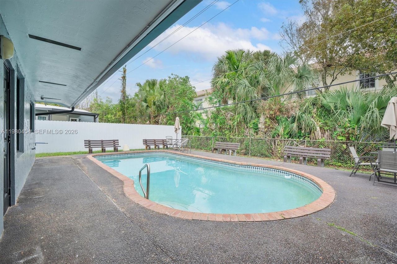 2805 E Lexington Dr, Miramar, FL 33025 Photo