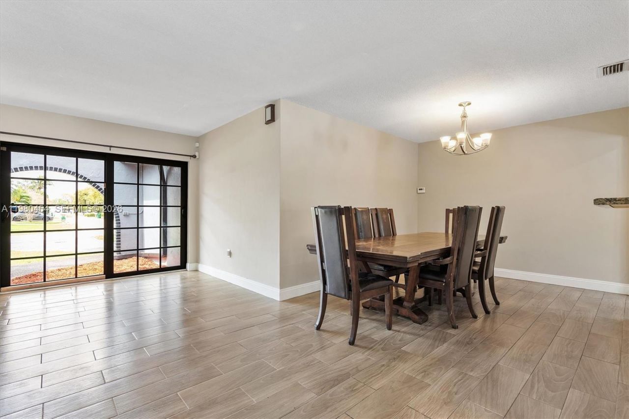 2805 E Lexington Dr, Miramar, FL 33025 Photo