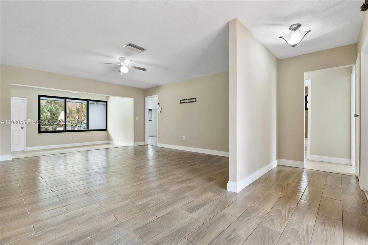 2805 E Lexington Dr, Miramar, FL 33025 Photo