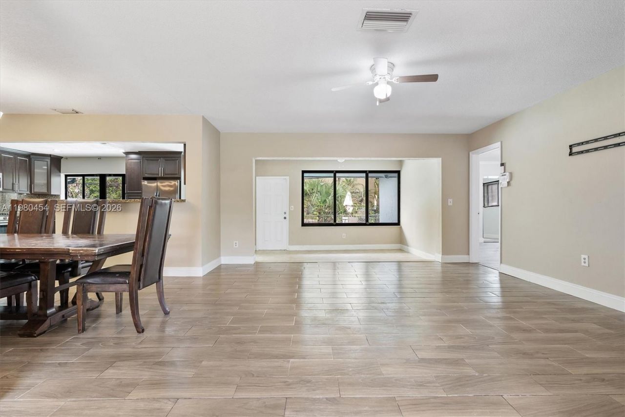 2805 E Lexington Dr, Miramar, FL 33025 Photo