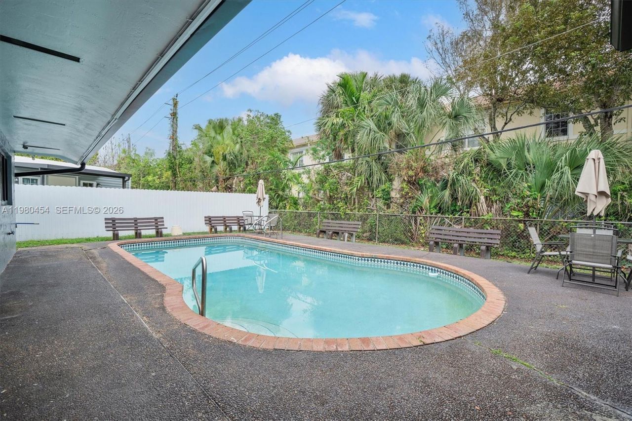 2805 E Lexington Dr, Miramar, FL 33025 Photo