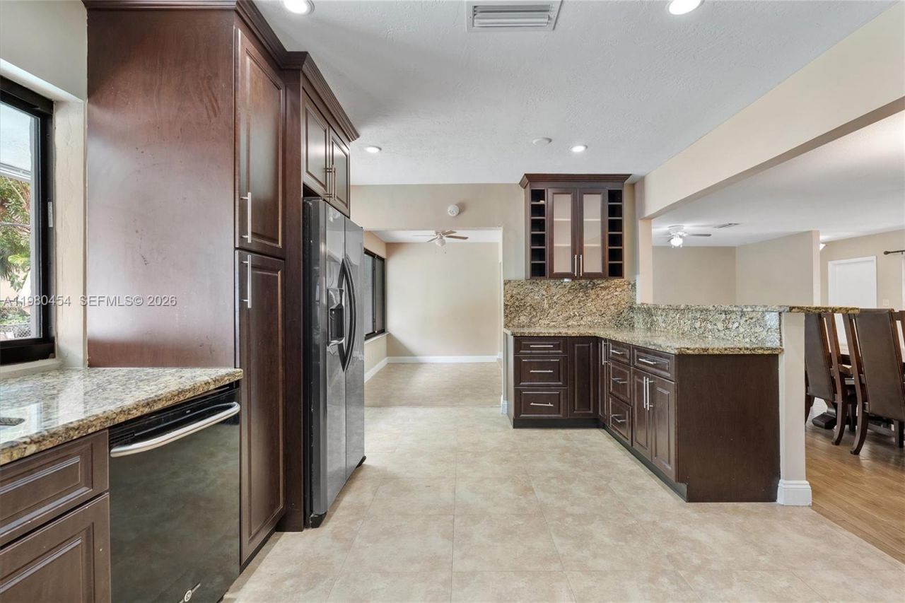 2805 E Lexington Dr, Miramar, FL 33025 Photo