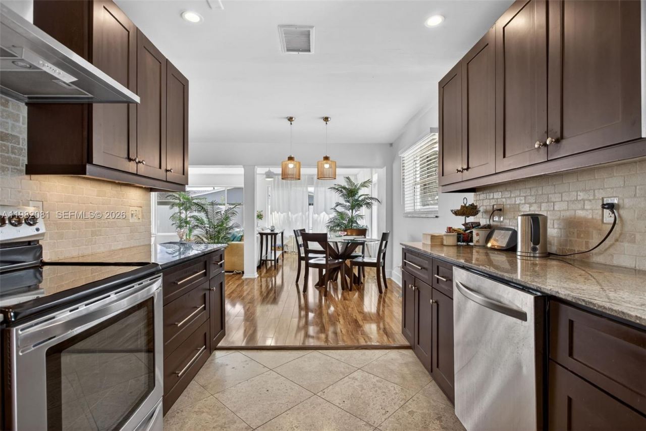 2136 NE 56th Pl, Fort Lauderdale, FL 33308 Photo