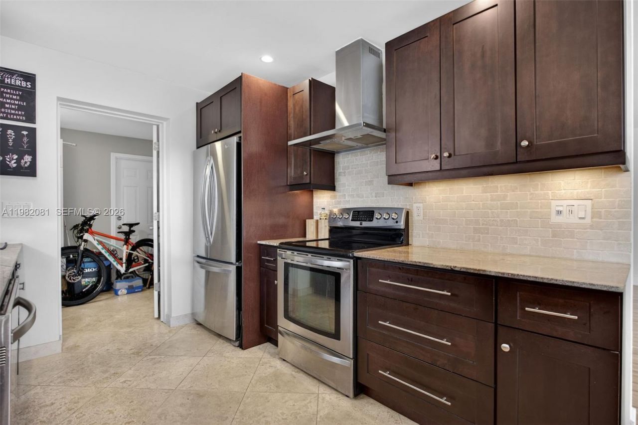 2136 NE 56th Pl, Fort Lauderdale, FL 33308 Photo