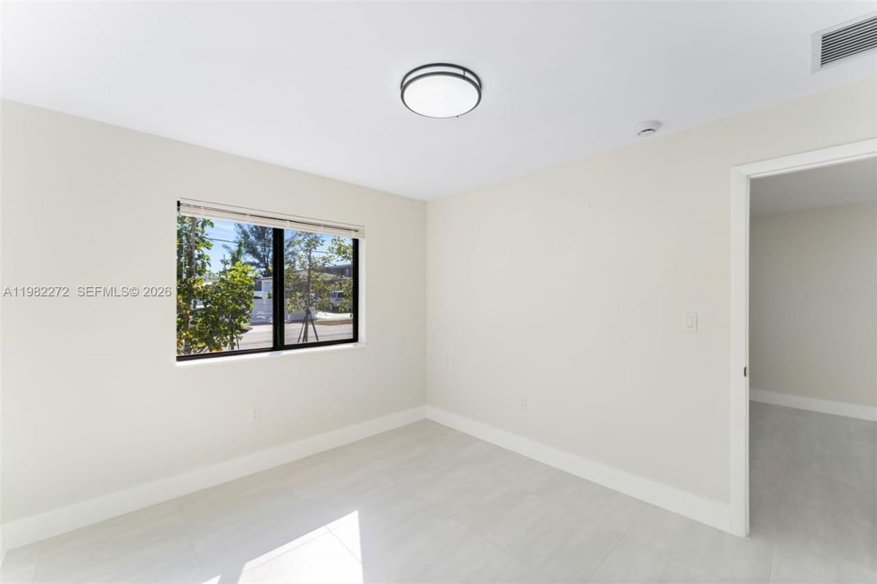 1181 NW 66 St, Miami, FL 33150 Photo