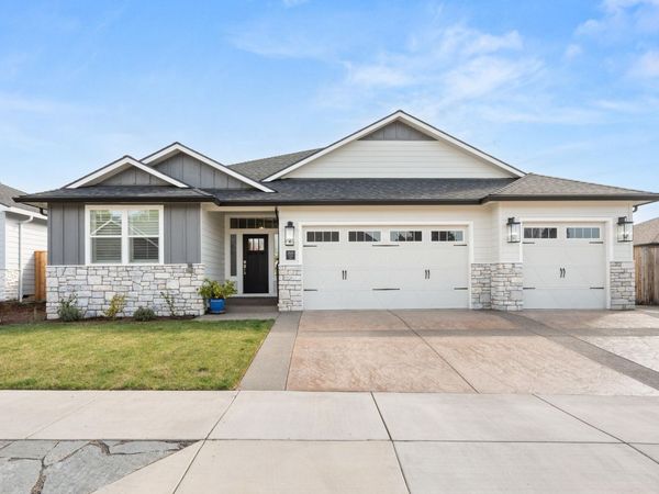 2820 Caldera Lane, Medford, OR 97504