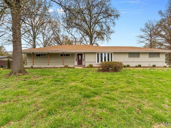 26 Castle Drive, Florissant, MO 63034